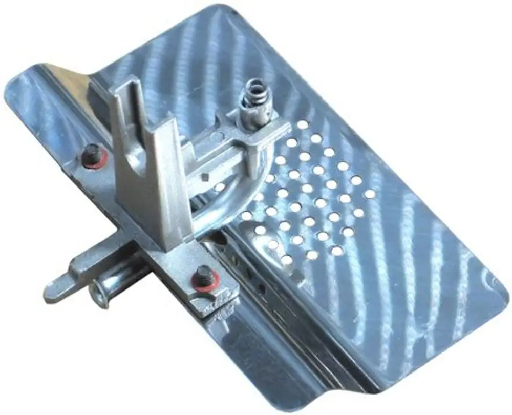 BOSCH Zündbrenner aus Metall mit verschiedenen Öffnungen und einer Halterung, die zur Installation in Heizsystemen verwendet werden kann.